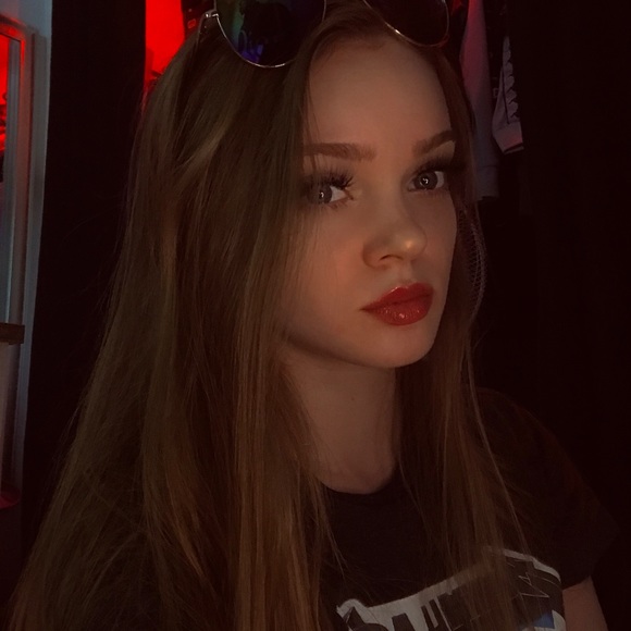 Meet your Posher, Hannah - Picture 1 of 1